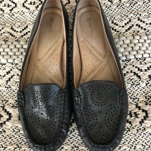 Naturalizer black leather flats